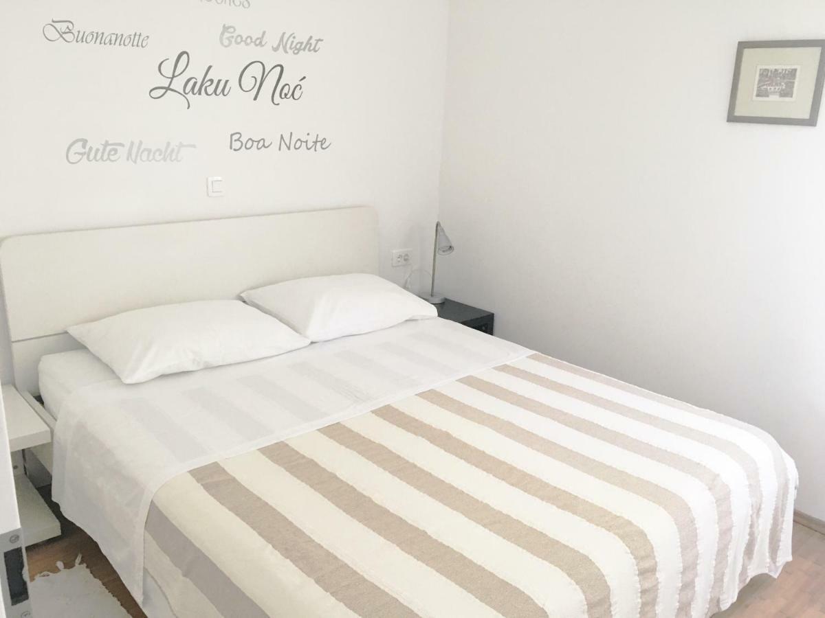 Apartment Sol - 5M From The Sea Drasnice Esterno foto