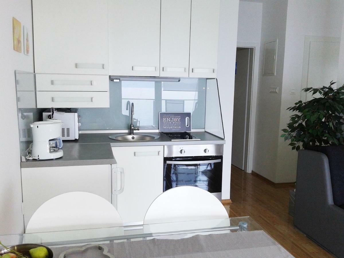 Apartment Sol - 5M From The Sea Drasnice Esterno foto